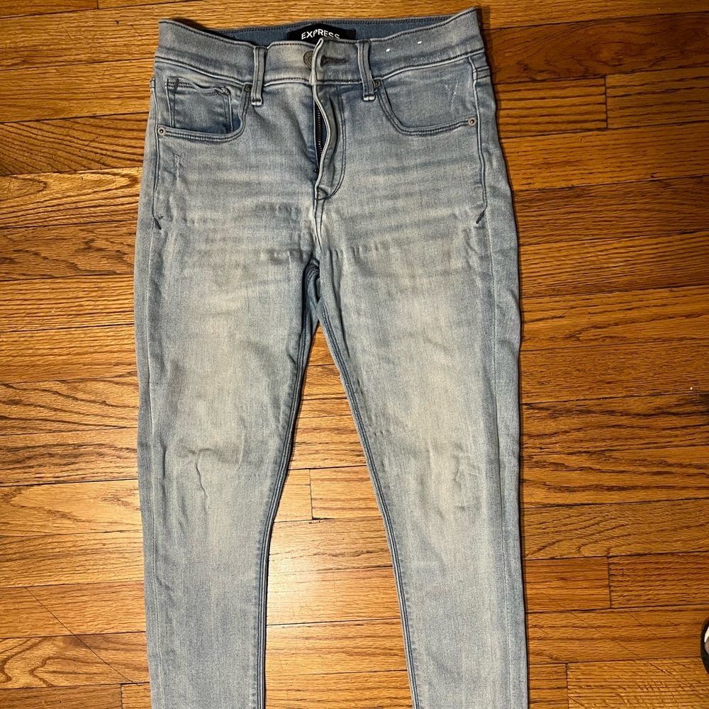 Stylish Light Wash Skinny Jeans